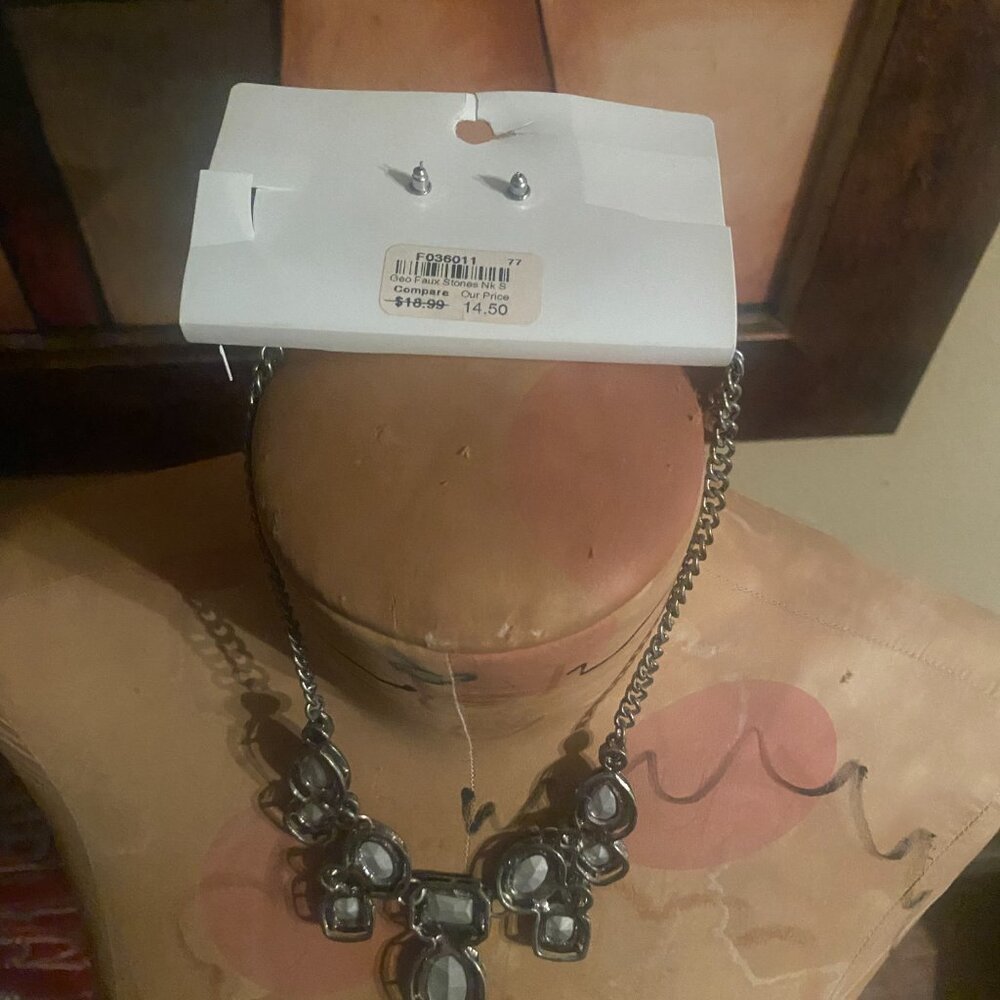Jewelry Set - Picture 2 of 3